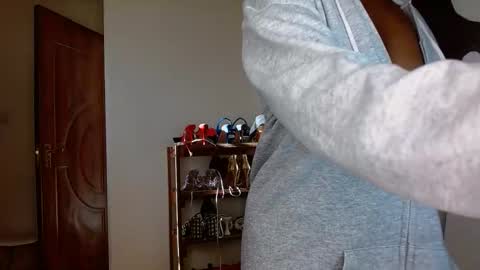 Snapshot of dark_chocolate0 chatting on December 2025 01:50:02 PM becky online show from December 2025 01:50:02 PM