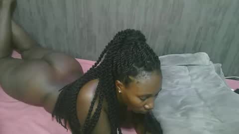 Snapshot of dark_chocoloate chatting on February 2026 05:05:02 AM coco online show from February 2026 05:05:02 AM