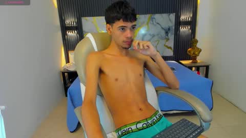 Snapshot of dark_desiree18 chatting on January 2026 01:24:02 PM DARCK online show from January 2026 01:24:02 PM