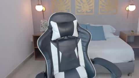 M I K A E L A online show from March 2025 12:01:01 PM