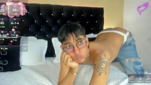 Snapshot of dark_hairy_ chatting on March 2025 06:50:02 AM Andrew online show from March 2025 06:50:02 AM