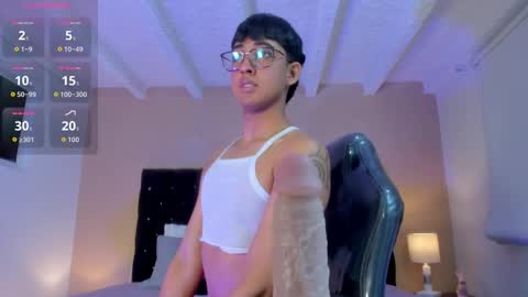 Snapshot of dark_hairy_ chatting on September 2025 05:50:01 AM Andrew online show from September 2025 05:50:01 AM