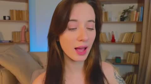 Lola online show from March 2025 03:56:01 PM