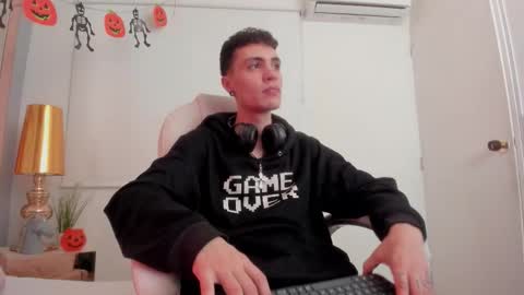 dark_sun333 online show from October 2025 10:12:01 PM