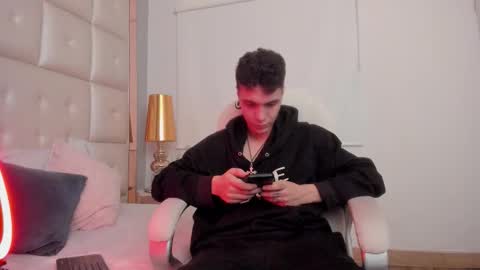 dark_sun333 online show from November 2025 12:00:02 AM