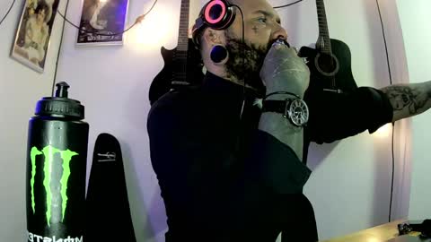 darkclothes online show from December 2024 11:41:02 PM