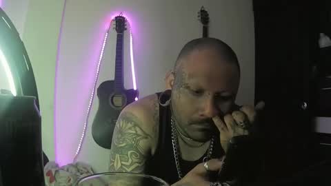 darkclothes online show from February 2025 10:39:01 PM