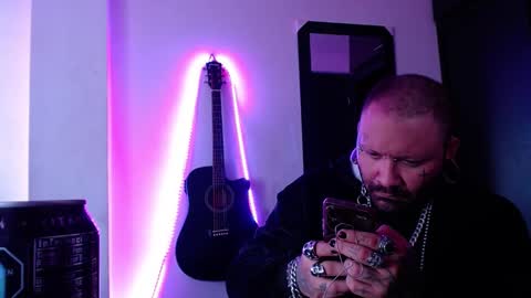 darkclothes online show from February 2025 12:00:02 PM