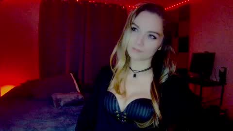 roseredgoddess online show from September 2025 01:51:02 AM