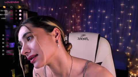 Snapshot of darlabelle chatting on December 2024 06:55:02 AM Belle online show from December 2024 06:55:02 AM