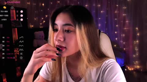 Snapshot of darlabelle chatting on December 2024 04:51:02 AM Belle online show from December 2024 04:51:02 AM