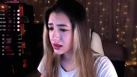 Snapshot of darlabelle chatting on December 2024 04:12:01 AM Belle online show from December 2024 04:12:01 AM