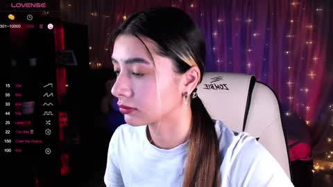 Snapshot of darlabelle chatting on January 2025 04:28:02 AM Belle online show from January 2025 04:28:02 AM