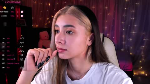 Snapshot of darlabelle chatting on January 2025 07:30:01 AM Belle online show from January 2025 07:30:01 AM