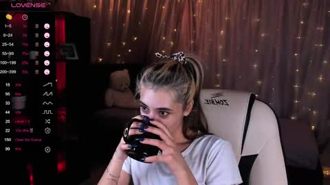 Snapshot of darlabelle chatting on February 2025 08:17:01 AM Belle online show from February 2025 08:17:01 AM