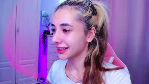 Snapshot of darlabelle chatting on February 2025 08:40:01 AM Belle online show from February 2025 08:40:01 AM