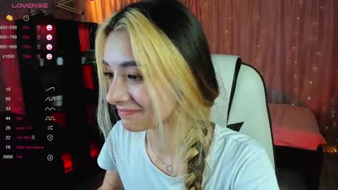 Snapshot of darlabelle chatting on February 2025 08:39:01 AM Belle online show from February 2025 08:39:01 AM