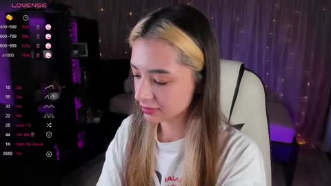 Snapshot of darlabelle chatting on March 2025 03:53:02 AM Belle online show from March 2025 03:53:02 AM