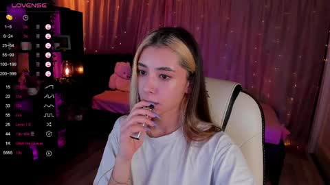 Snapshot of darlabelle chatting on March 2025 08:49:02 AM Belle online show from March 2025 08:49:02 AM