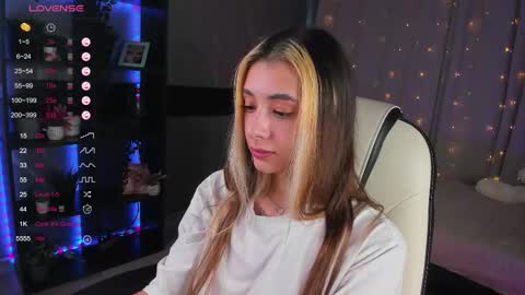 Snapshot of darlabelle chatting on March 2025 08:19:02 AM Belle online show from March 2025 08:19:02 AM