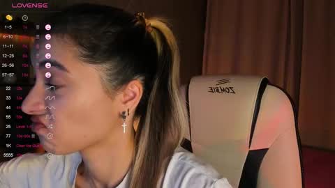 Snapshot of darlabelle chatting on September 2025 04:02:02 AM Belle online show from September 2025 04:02:02 AM