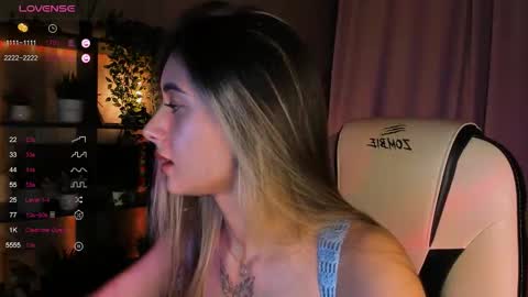 Snapshot of darlabelle chatting on September 2025 04:06:02 AM Belle online show from September 2025 04:06:02 AM