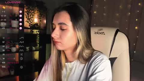 Snapshot of darlabelle chatting on November 2025 03:48:01 AM Belle online show from November 2025 03:48:01 AM