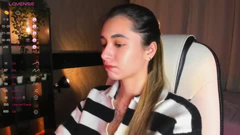 Snapshot of darlabelle chatting on December 2025 03:38:02 AM Belle online show from December 2025 03:38:02 AM