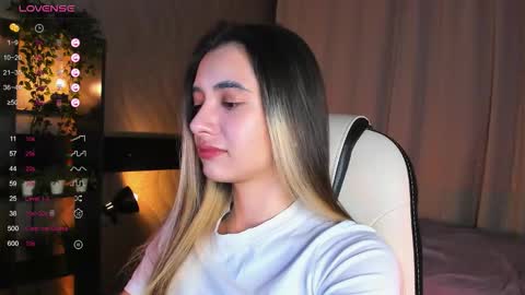 Snapshot of darlabelle chatting on December 2025 03:45:02 AM Belle online show from December 2025 03:45:02 AM