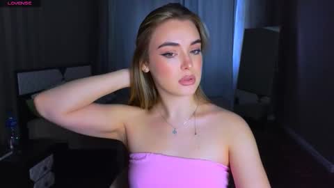 Darlina online show from December 2025 01:07:01 PM