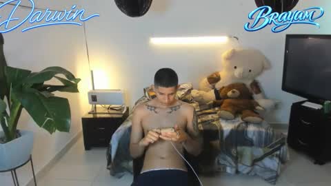 Snapshot of darwinandbrayan chatting on February 2026 05:00:02 PM darwinandbrayan online show from February 2026 05:00:02 PM