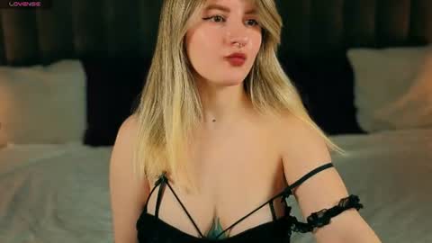Snapshot of daryana_gray chatting on June 2026 08:17:01 AM daryana_gray online show from June 2026 08:17:01 AM