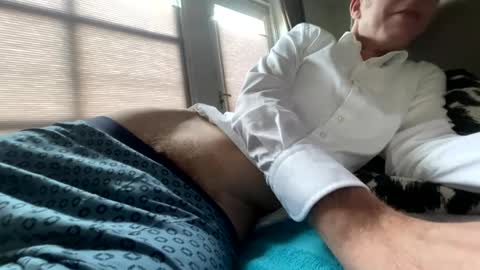 Snapshot of dave76b chatting on February 2025 03:31:01 PM dave76b online show from February 2025 03:31:01 PM