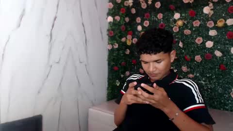 Snapshot of davexxx_ chatting on June 2026 01:06:01 AM Dave online show from June 2026 01:06:01 AM