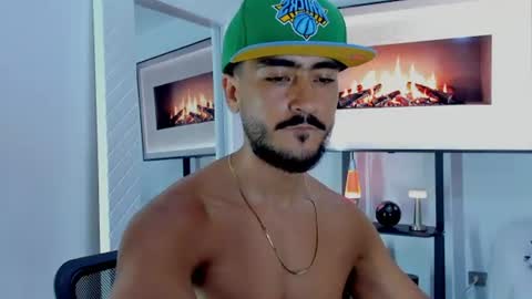 Snapshot of david_johnson372 chatting on June 2026 12:04:02 AM Hey im David that loves to explore and speak their fantasies. Very open talktative and nice. Feel free to chat with me online show from June 2026 12:04:02 AM