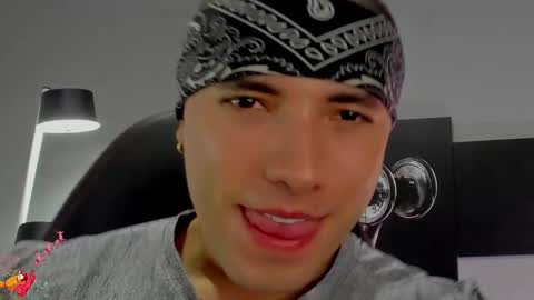 Snapshot of david_jons7 chatting on December 2024 09:22:01 PM David Jons online show from December 2024 09:22:01 PM