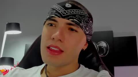 Snapshot of david_jons7 chatting on December 2024 02:27:01 AM David Jons online show from December 2024 02:27:01 AM