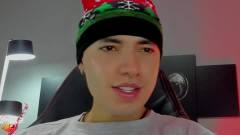 Snapshot of david_jons7 chatting on December 2024 11:40:02 PM David Jons online show from December 2024 11:40:02 PM