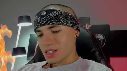 Snapshot of david_jons7 chatting on January 2025 01:07:02 AM David Jons online show from January 2025 01:07:02 AM