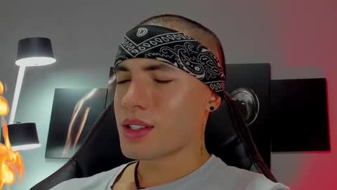 Snapshot of david_jons7 chatting on February 2025 12:53:02 AM David Jons online show from February 2025 12:53:02 AM