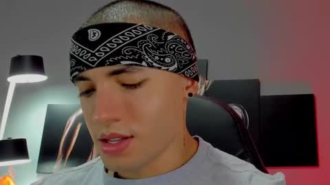 Snapshot of david_jons7 chatting on February 2025 01:19:01 AM David Jons online show from February 2025 01:19:01 AM