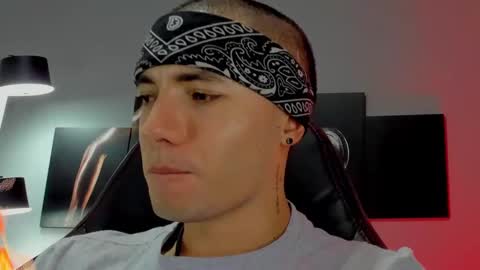 Snapshot of david_jons7 chatting on February 2025 04:22:01 AM David Jons online show from February 2025 04:22:01 AM