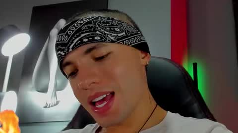 Snapshot of david_jons7 chatting on September 2025 12:02:02 AM David Jons online show from September 2025 12:02:02 AM