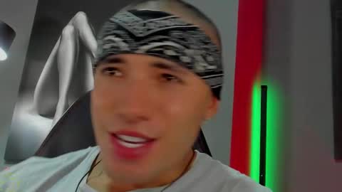 Snapshot of david_jons7 chatting on November 2025 04:04:01 AM David Jons online show from November 2025 04:04:01 AM