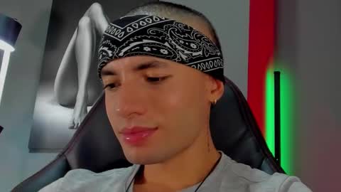 Snapshot of david_jons7 chatting on November 2025 04:45:02 AM David Jons online show from November 2025 04:45:02 AM