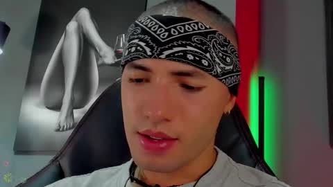 Snapshot of david_jons7 chatting on November 2025 11:58:01 PM David Jons online show from November 2025 11:58:01 PM