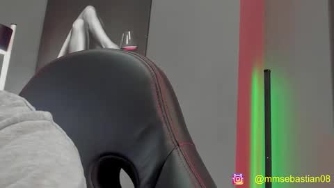 Snapshot of david_jons7 chatting on November 2025 01:54:02 PM David Jons online show from November 2025 01:54:02 PM