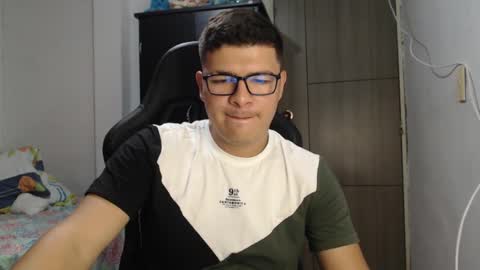 Snapshot of david_smit_ chatting on March 2025 09:32:02 PM david smit online show from March 2025 09:32:02 PM