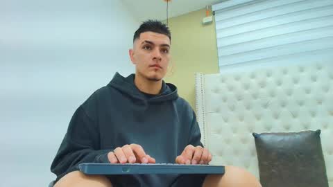 david_victoriaa online show from February 2026 01:01:02 PM