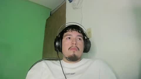 Snapshot of davidlasecuela chatting on February 2026 02:52:01 AM DavidSkinny online show from February 2026 02:52:01 AM